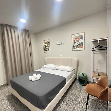 Bed & Breakfast Charm Airport 4*
