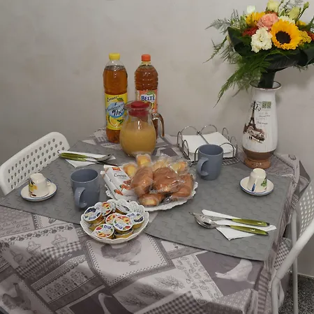 Charm Airport Oda ve Kahvaltı 4*