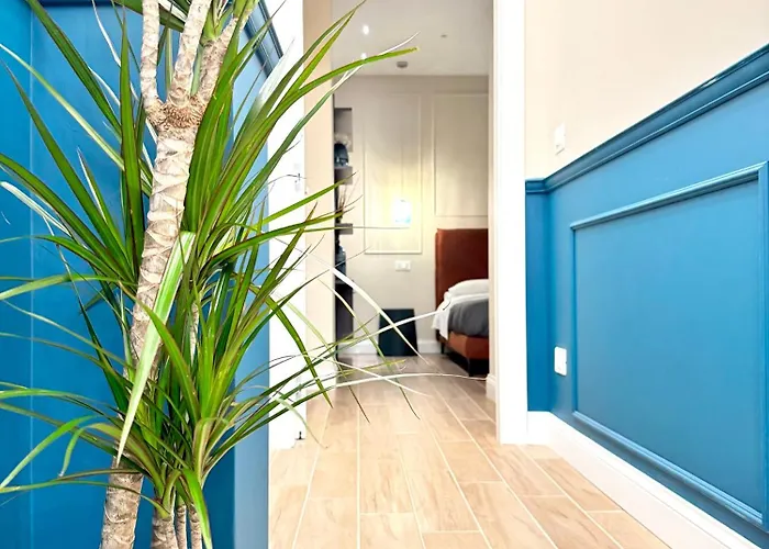 Charm Airport Bed & Breakfast