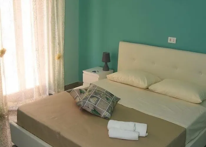 Bed & Breakfast Charm Airport 4*