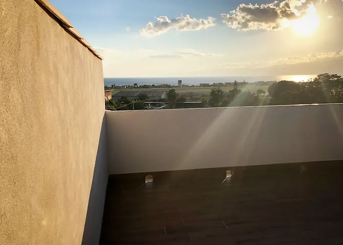 Bed & Breakfast Charm Airport 4*